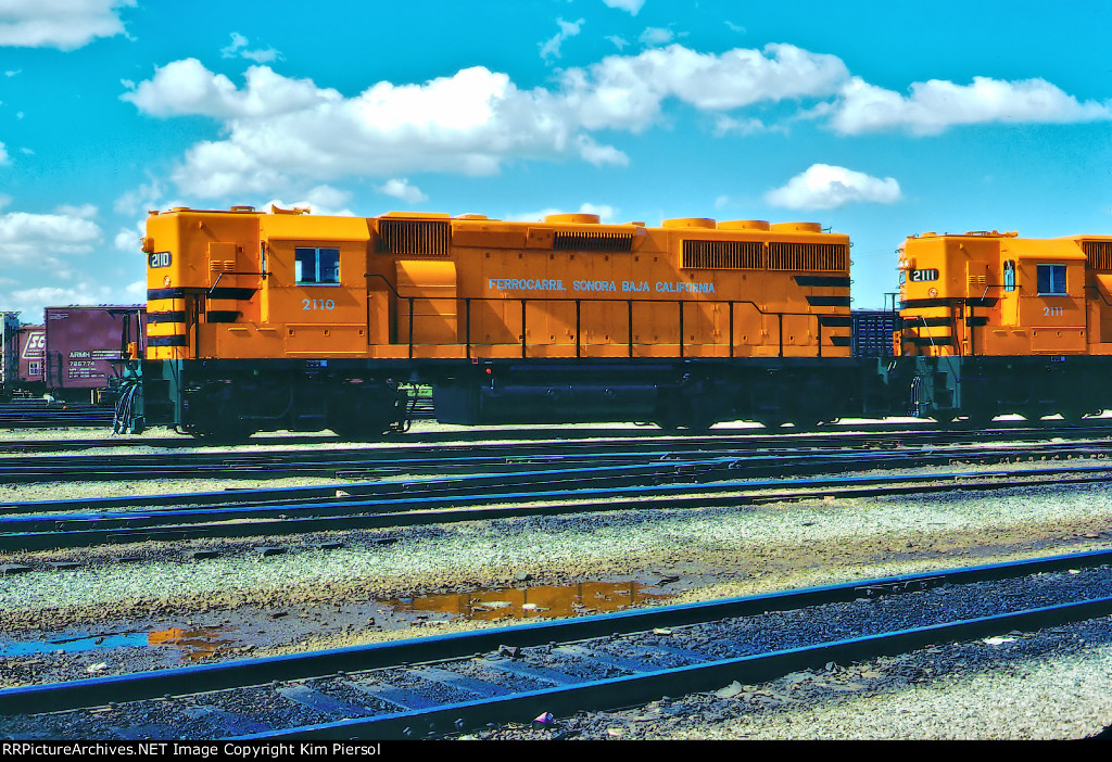 Ferrocarril Sonora Baja California Hi-Hood (Passenger Unit) GP40-2 #2110 (Being Delivered)